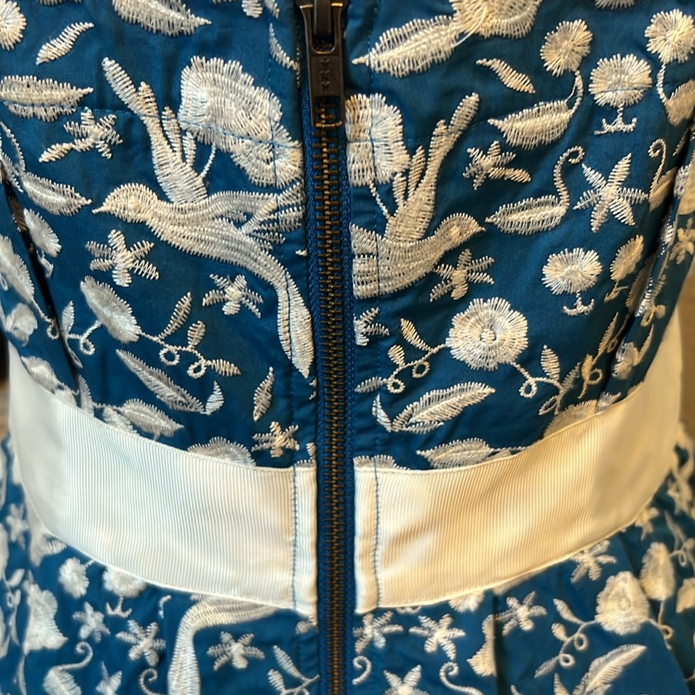 Darling Betsey Johnson Embroidered Blue White Dove Dress Size 8 - Picture 7 of 9